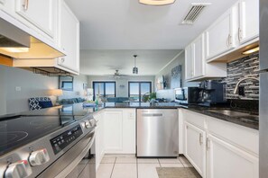 Condo, 3 phòng ngủ | Bếp riêng