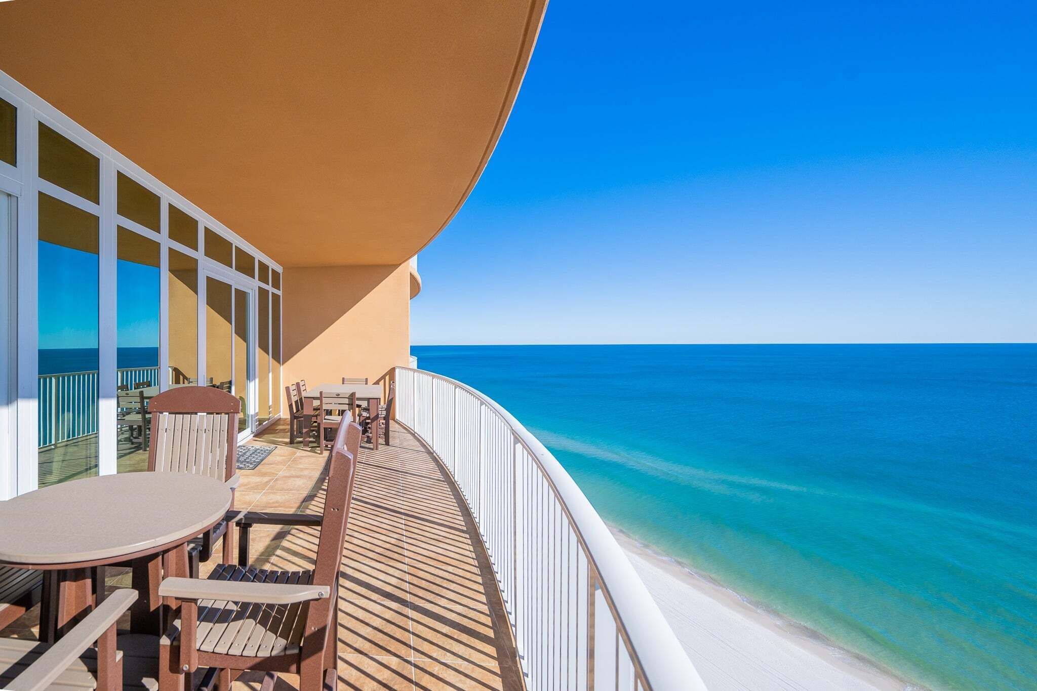 Appart'hôtel, 3 chambres | Restauration extérieure