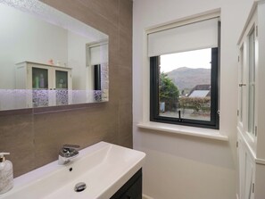 Shower - Two Hollens (Ambleside)