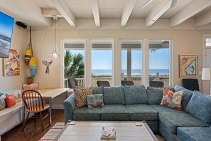 Casa, 5 habitaciones | Área de sala de estar | Smart TV y servicios de streaming 