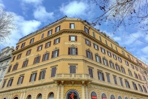 Front of property - Vatican | The House of Painting | Home and More (Rome)