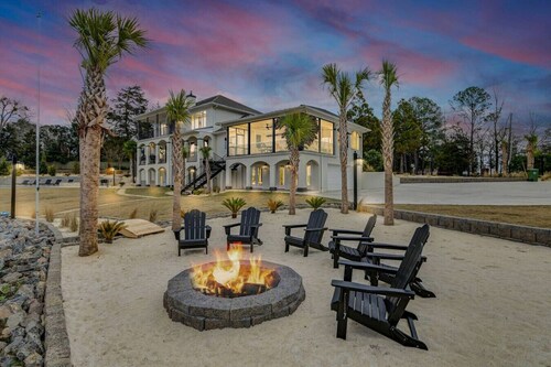 La Ventana Luxe Lake Retreat - Sleeps 16+