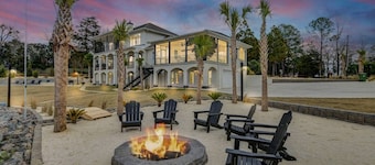 La Ventana Luxe Lake Retreat - Sleeps 16+