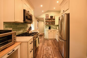 Fridge, microwave, oven, stovetop - NEW FOR 2026! Modern Sebago Lake Retreat in Quiet Cove - Close to the Sandbar (Naples)