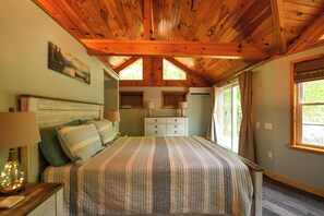 Free WiFi - NEW FOR 2026! Modern Sebago Lake Retreat in Quiet Cove - Close to the Sandbar (Naples)