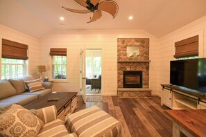 Smart TV - NEW FOR 2026! Modern Sebago Lake Retreat in Quiet Cove - Close to the Sandbar (Naples)