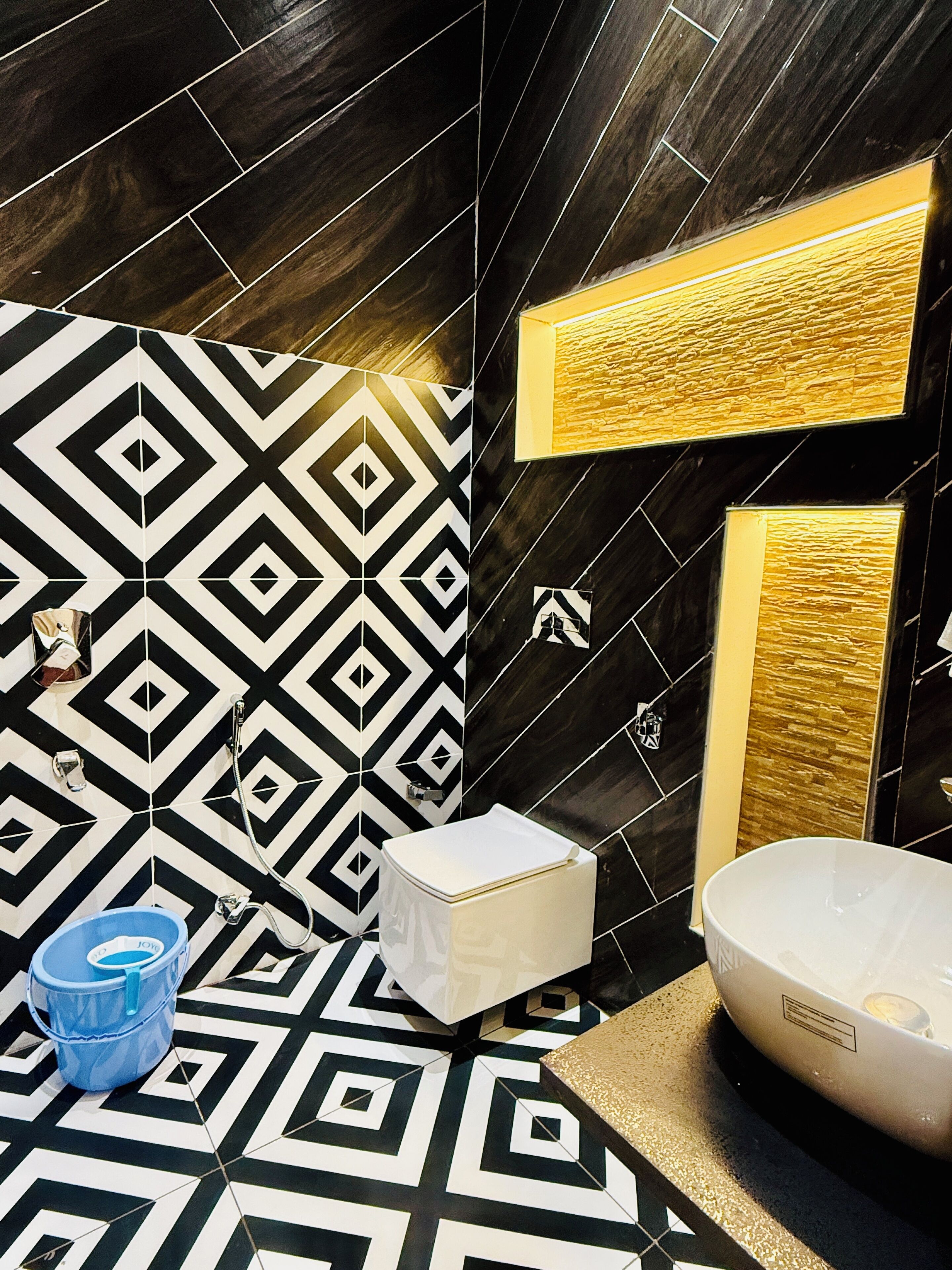 Kahden hengen deluxe-huone, parveke, kaupunkinäköala | Kylpyhuone | Ilmaiset hygieniatuotteet, pyyhkeet, saippua