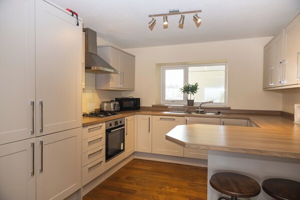 Microwave, oven, stovetop, dishwasher
