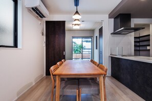 Family House | Dining - Yellowstone (Kyoto)