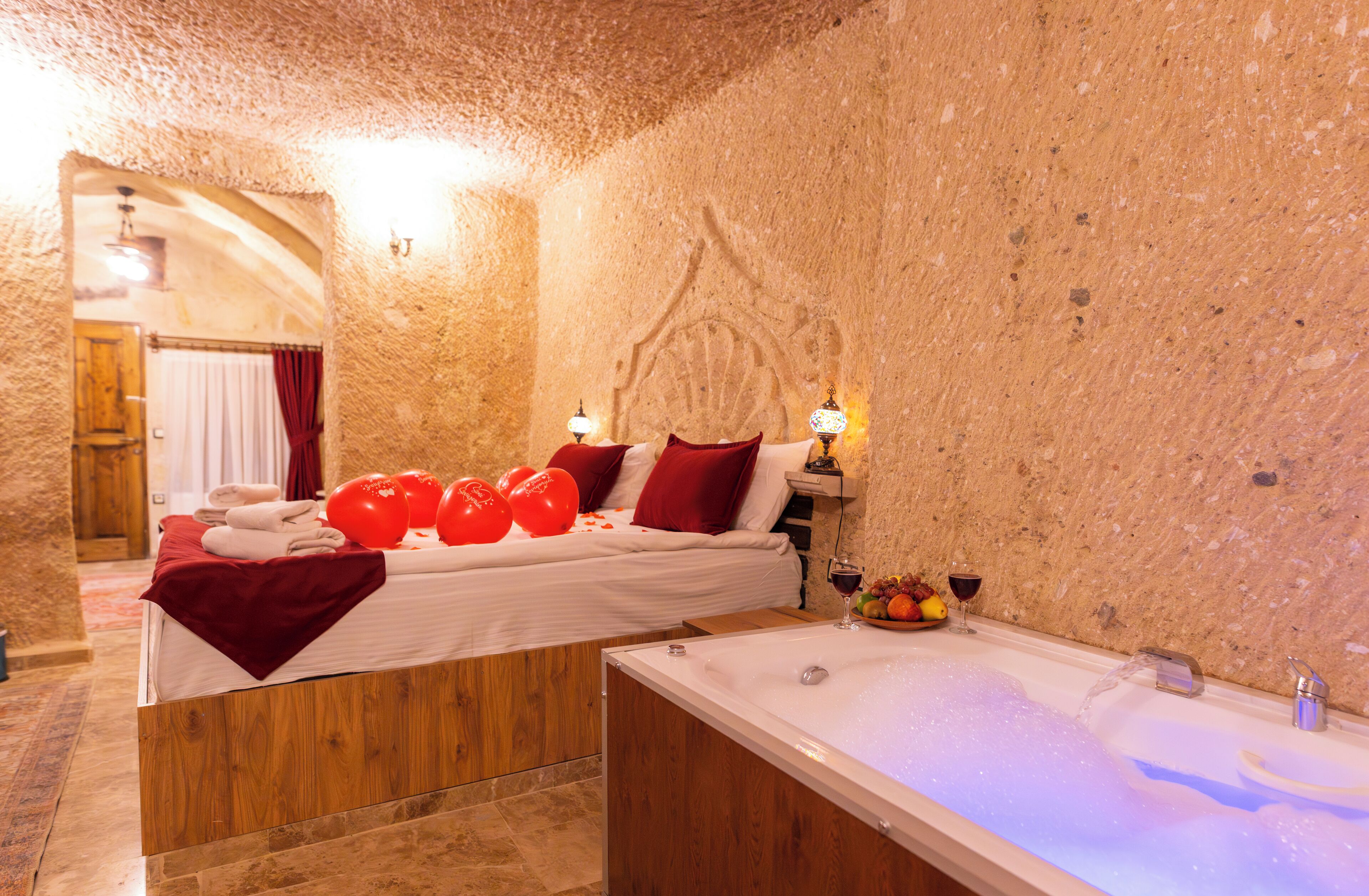 Honeymoon Suite | Blackout drapes, soundproofing, free WiFi