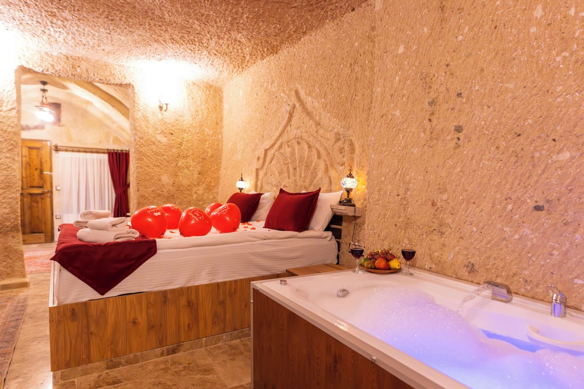 Honeymoon Suite | Blackout drapes, soundproofing, free WiFi