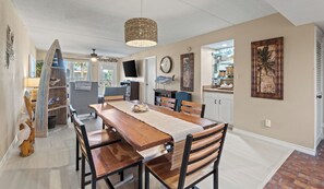 Dining - Cozy Beach Retreat Close to Beach w/Courtyard Pool, Kiddie Pool, Jacuzzi & Grills! (South Padre Island)