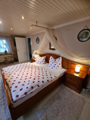 Iron/ironing board, WiFi, bed sheets - Romantic thatched house with sauna near Friedrichstadt (Lehe)