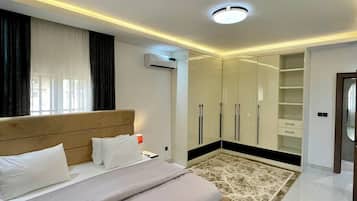 Junior Room, Balcony, City View | Desk, laptop workspace, blackout drapes, soundproofing