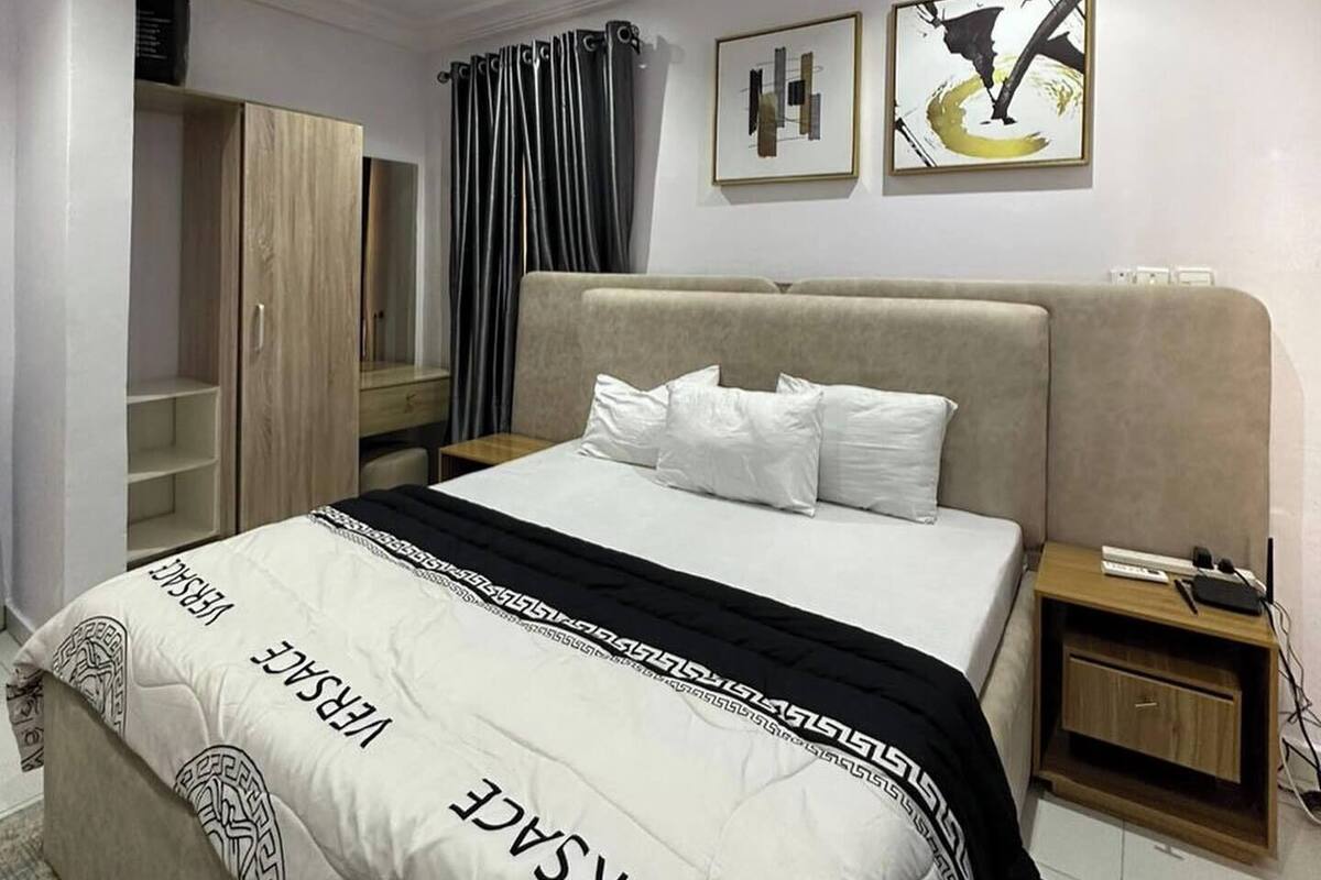 Junior-værelse - balkon - byudsigt | Skrivebord, arbejdsområde til bærbare computere, mørklægningsgardiner