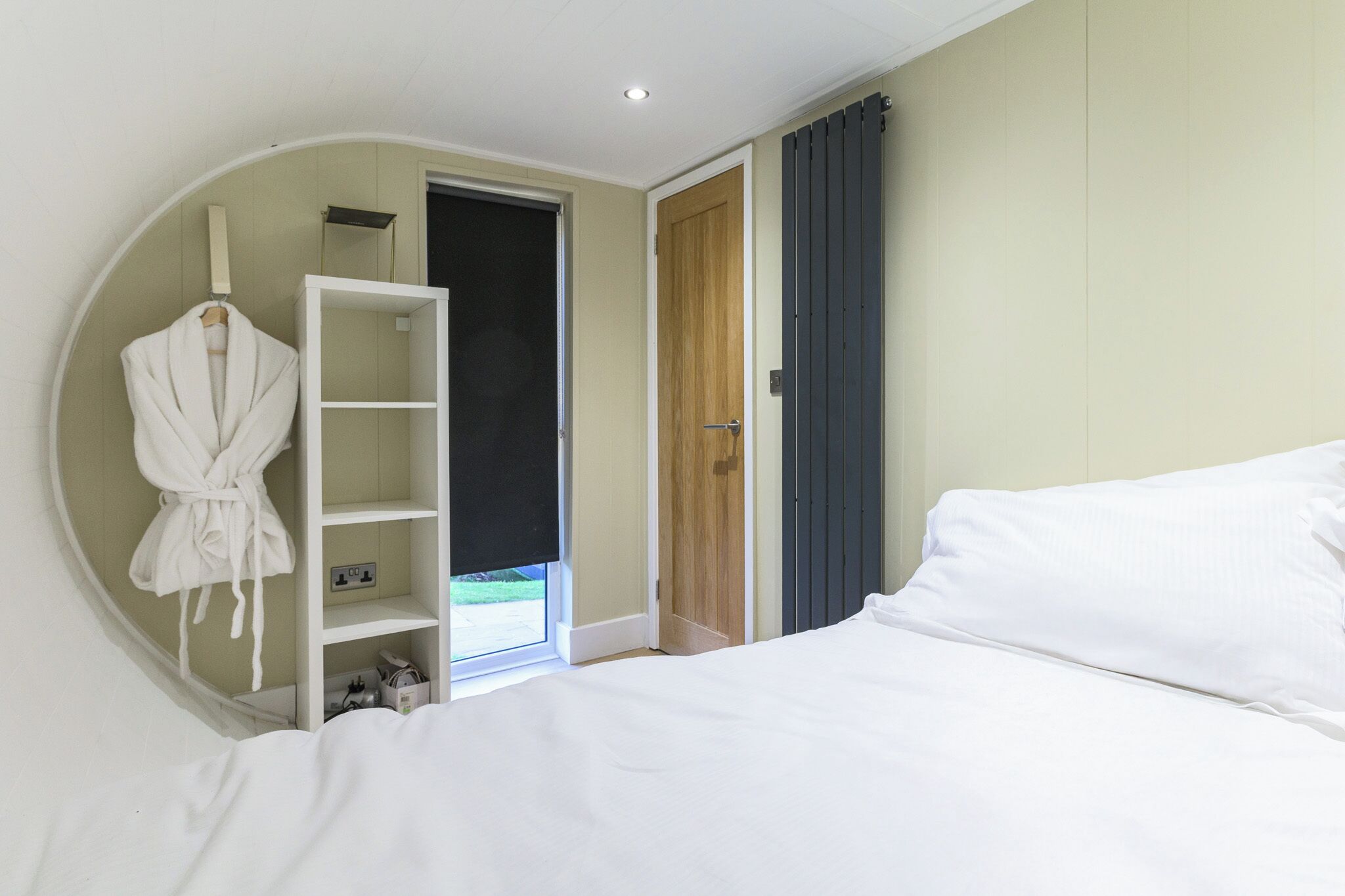 Classic Cabin, Lake View | Free WiFi