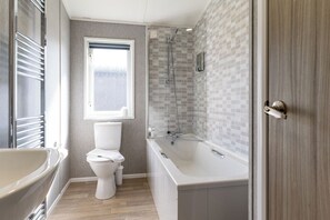 Classic Cabin | Bathroom - Landal Ullswater Heights (Penrith)