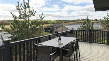 Classic Cabin | Outdoor dining