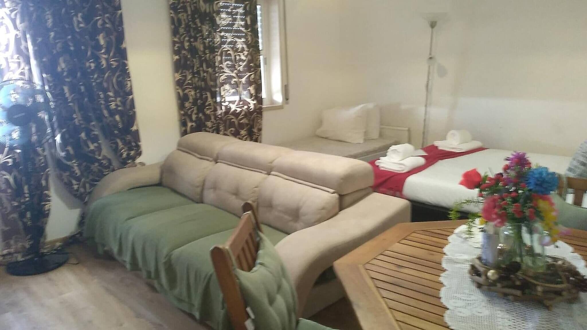 Apartamento, 4 quartos | Sala de estar
