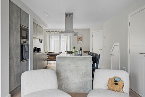 Interior - Luxurious 2 bed apartment | Moments from beach (Harlyn Bay)