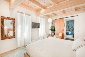 Room - Casa Tre Uliva – The Elegance of Silence, the Luxury of the GenuineIn the most authentic heart of Corniglia, Casa Tre Uliva comes to life in 2025: a high-end guesthouse that redefines the concept of hospitality in the Cinque Terre. Four charming rooms, (Corniglia)