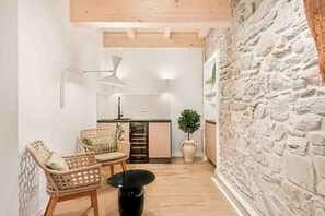 Interior - Casa Tre Uliva – The Elegance of Silence, the Luxury of the GenuineIn the most authentic heart of Corniglia, Casa Tre Uliva comes to life in 2025: a high-end guesthouse that redefines the concept of hospitality in the Cinque Terre. Four charming rooms, (Corniglia)