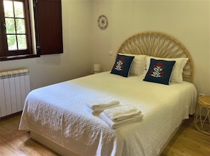 2 bedrooms, iron/ironing board, WiFi, bed sheets - Casa dos Mirtilos, Germil – Mountain Retreat in Gerês (Germil)