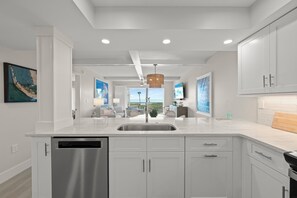 Fridge, microwave, oven, stovetop - White Sands #14 | Coastal Boho Retreat on Sanibel Island (Sanibel)