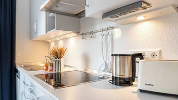 Classic Studio, Garden View | Private kitchen