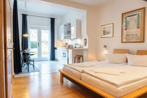 Estudi clàssic, vistes al jardí | Wifi gratuïta 