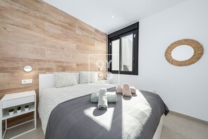 3 bedrooms, desk, iron/ironing board, WiFi - La Llana penthouse oasis with rooftop kitchen and pool - by OYOOSTAYS (San Pedro del Pinatar)