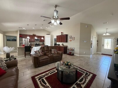Spacious 4-bedroom house in perfect Ocala with cool AC