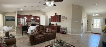 Spacious 4-bedroom house in perfect Ocala with cool AC