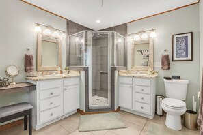 Hair dryer, towels - Blue Haven Bungalow | Walk to Cypress Falls, Fire Pit & Fenced Yard (Wimberley)