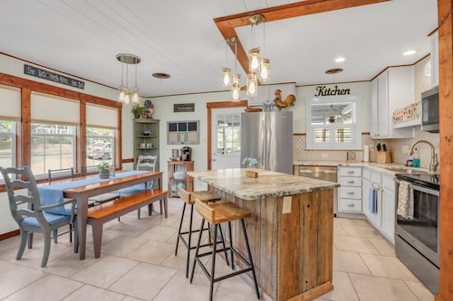 Blue Haven Bungalow | Walk to Cypress Falls, Fire Pit & Fenced Yard