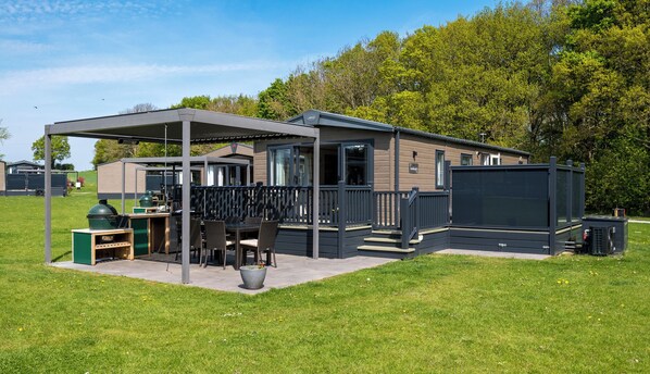 Cabin, Garden View | Outdoor dining - Landal Angrove (Great Ayton)