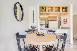 Dining - New Listing Discount! Newly Renovated Ground Floor Condo Near Pool & Beach (Kihei)