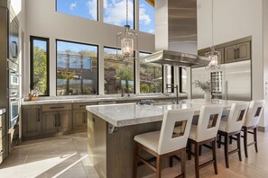 Fridge, microwave, oven, stovetop - Chateau #58: Luxurious Private Pool (Hurricane)