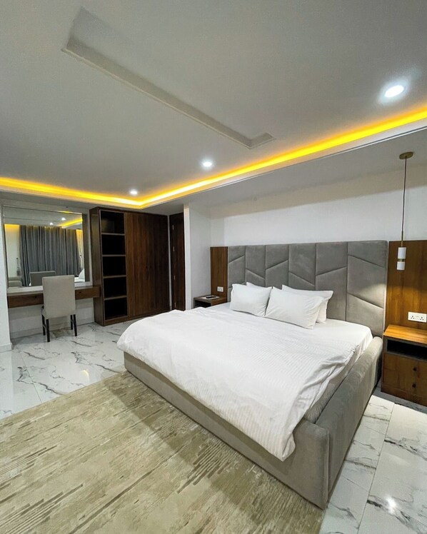 Deluxe Room, Balcony, City View - New Standard Hotel And Suites (Abuja)