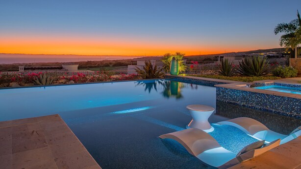 A pool area with a view of the sunset, a small pool, and lounge chairs. - Modern Diamante Golf Villa w/ Heated Pool, Hot Tub, Golf Cart & Ocean Views (Cabo San Lucas)