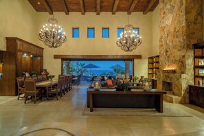 Dining - New Property! Casa Valentina: Ocean View w/cook, close to swimming beach (Cabo San Lucas)