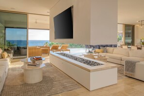 TV, fireplace - Villa Palma – Luxury Retreat on Swimmable Beach (Turistico Corredor)