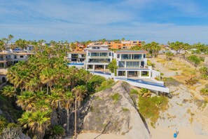 Exterior - Villa Palma – Luxury Retreat on Swimmable Beach (Turistico Corredor)