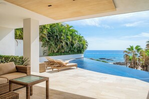 A heated pool - Villa Palma – Luxury Retreat on Swimmable Beach (Turistico Corredor)