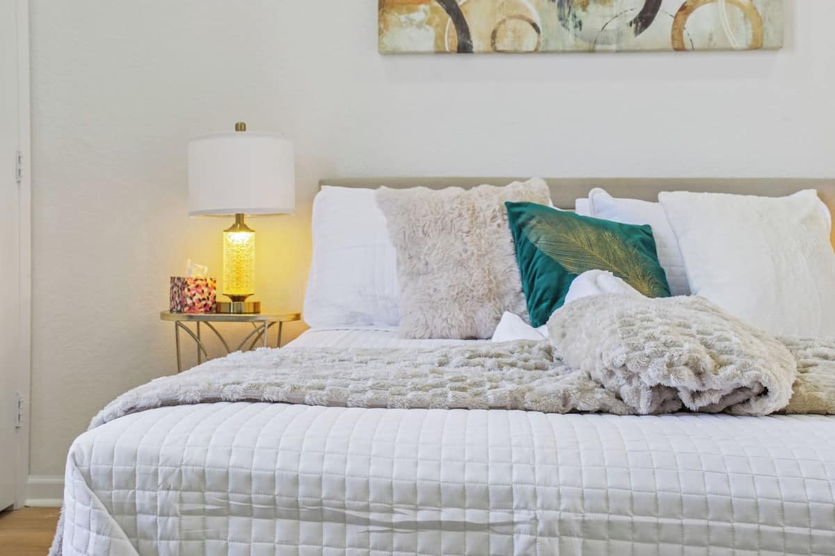 Apartment (1 Bedroom) | 1 bedroom, laptop workspace, iron/ironing board, bed sheets