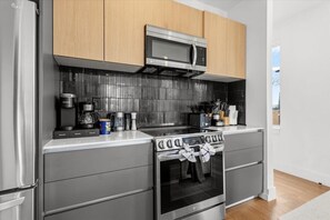 Private kitchen - Gladeview Dr (Austin)