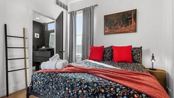 Blendingsgardiner, strykejern/-brett og wi-fi (inkludert)