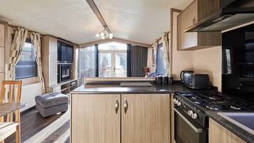 Réfrigérateur, micro-ondes, four, grille-pain