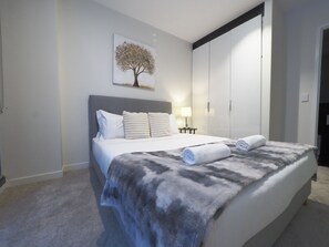 2 chambres, bureau, fer et planche à repasser, Wi-Fi gratuit