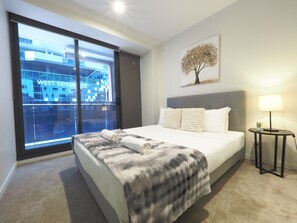 2 bedrooms, desk, iron/ironing board, free WiFi - Spacious 2BR2BA apt Melbourne Gym Pool Parking (Melbourne)